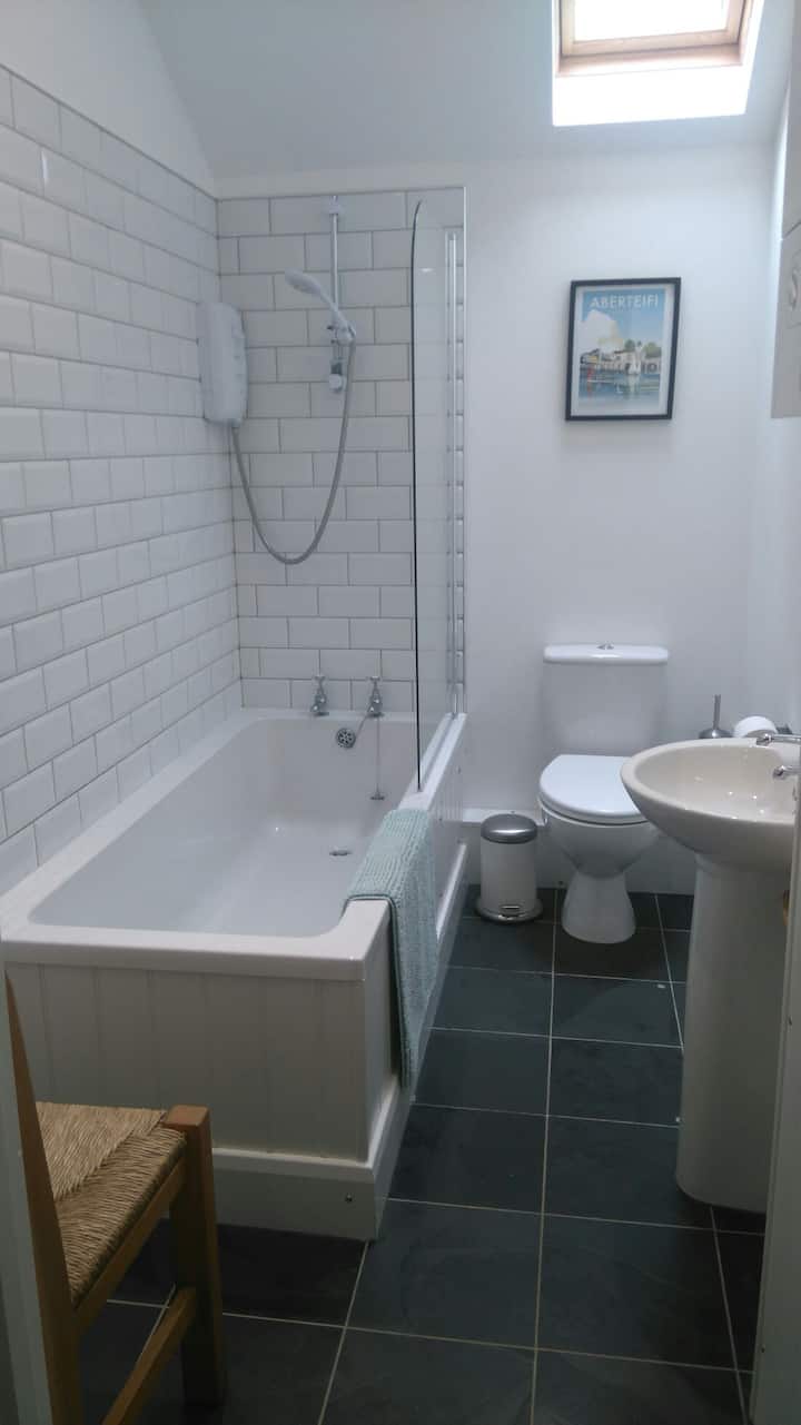 Brynawel Bathroom
